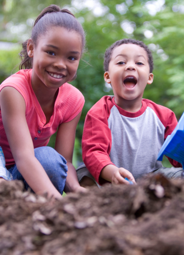 niños jugando en la fundación