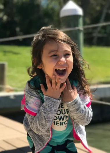 niña feliz